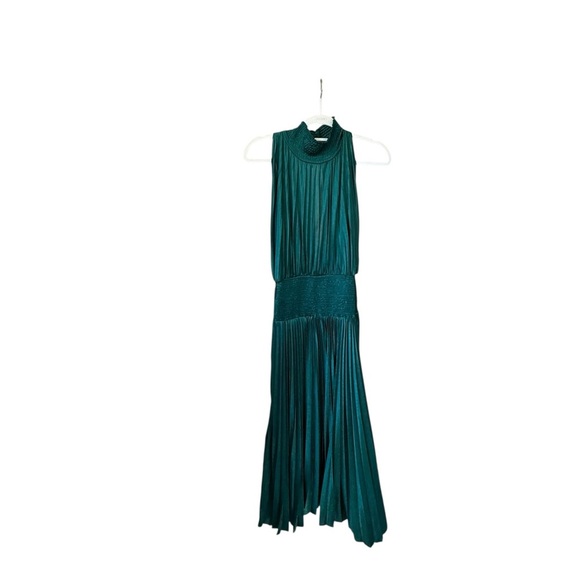 Vici Emerald Green Pleated Maxi Dress - Picture 2 of 6